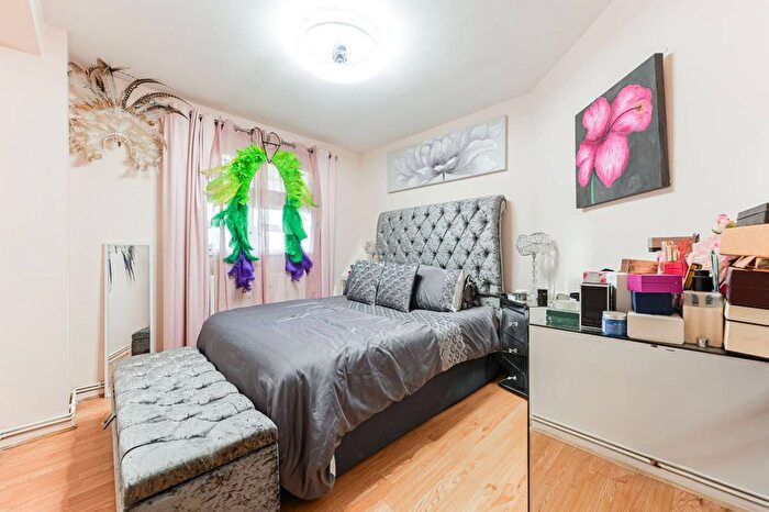 1 Bedroom Flat To Rent In Oaklands Estate, Clapham, London, SW4