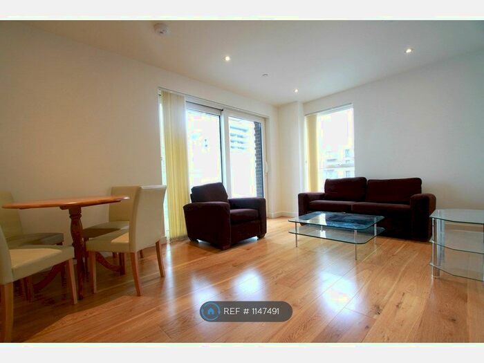 2 Bedroom Flat To Rent In East Parkside, London, SE10