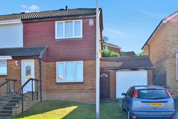 3 Bedroom Semi-Detached House For Sale In Woodchurch Close, Walderslade, Chatham, ME5