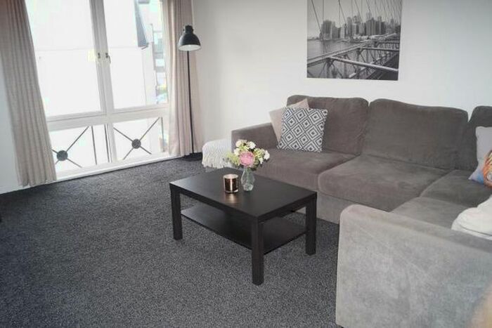 2 Bedroom Flat To Rent In Strawberry Bank Parade, Aberdeen, AB11