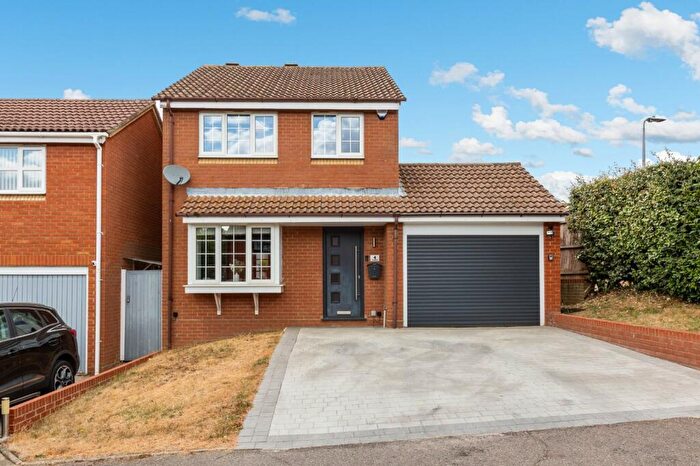 3 Bedroom Detached House For Sale In Wheatlands, Stevenage, Hertfordshire, SG2