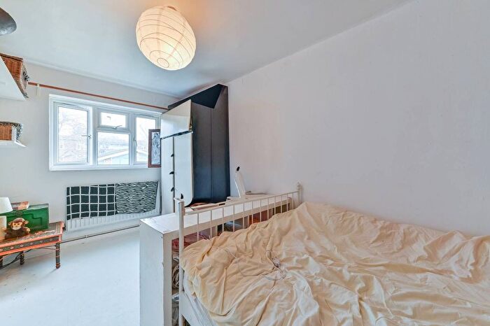 2 Bedroom Flat To Rent In Denmark Road, Camberwell, London, SE5