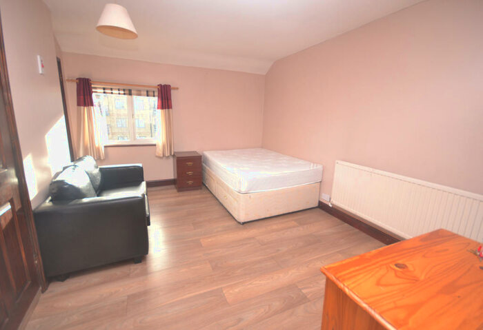 Studio To Rent In London Road, Reading, Berkshire, RG1