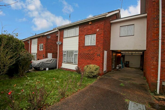 3 Bedroom Detached House To Rent In Foxleys, Watford, WD19