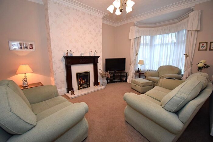 3 Bedroom Flat For Sale In Birchington Avenue, South Shields, NE33