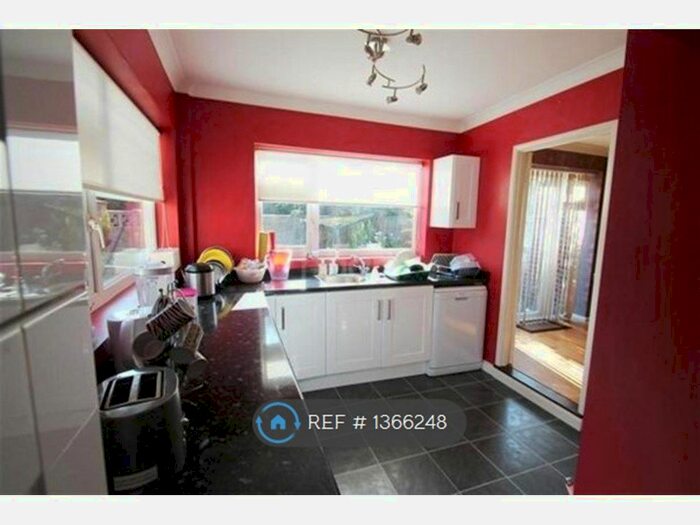 6 Bedroom Semi-Detached House To Rent In Gothic Close, Dartford, DA1