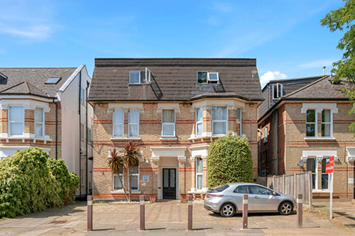 Apartment To Rent In Amber Court, The Avenue, Surbiton, KT5