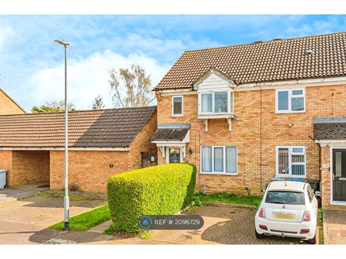 3 Bedroom End Of Terrace House To Rent In Brambleside Court, Kettering, NN16