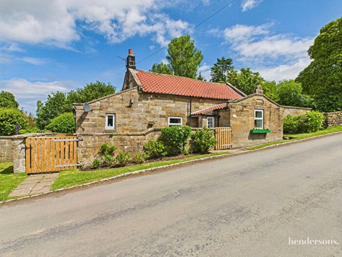 3 Bedroom Cottage For Sale In Ugglebarnby, Whitby, YO22