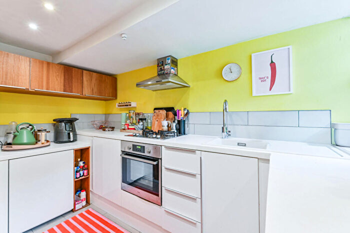 1 Bedroom Flat For Sale In Manor Road, Stoke Newington, London, N16