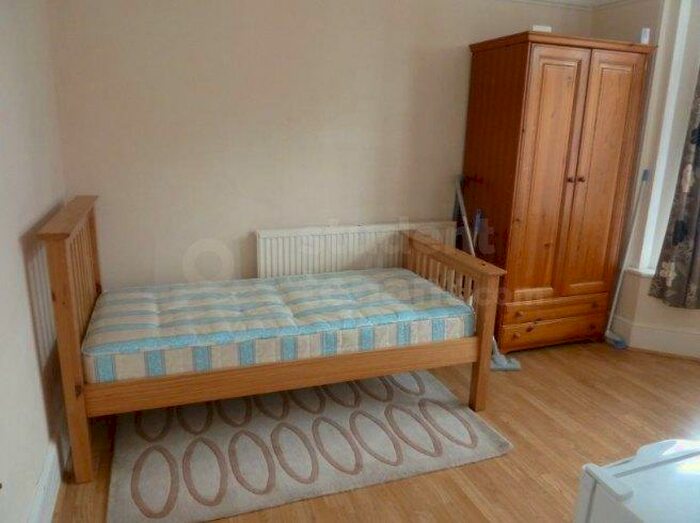 Studio To Rent In South Street, KT18