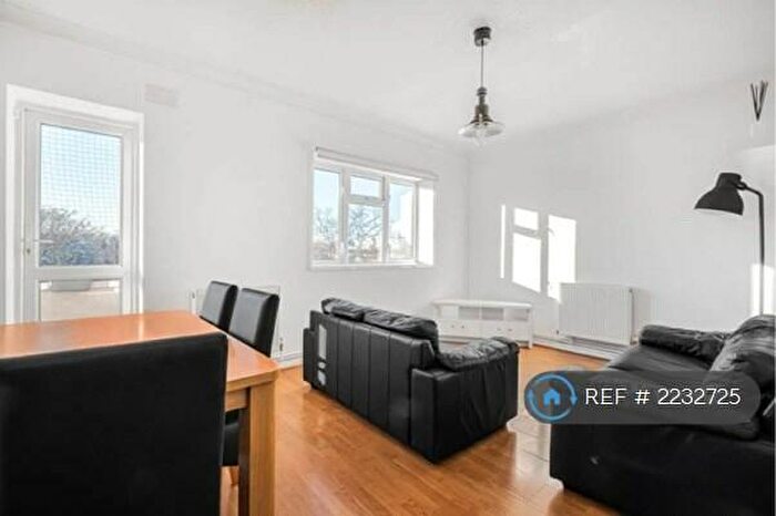 2 Bedroom Flat To Rent In Longbridge Way, London, SE13