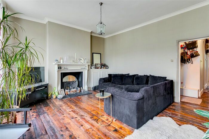 2 Bedroom Flat To Rent In Britannia Road, Fulham, London, SW6