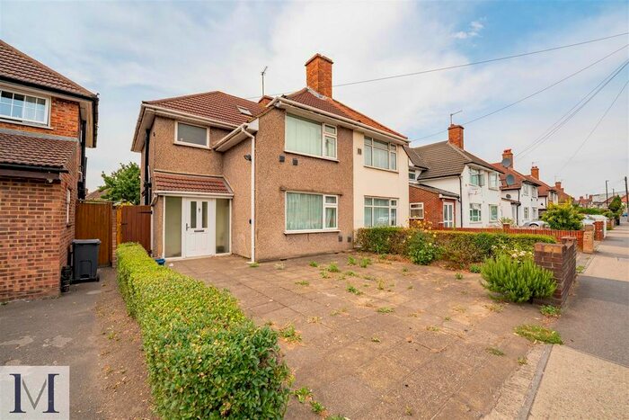 3 Bedroom Semi-Detached House To Rent In Vicarage Farm Road, Heston, Hounslow, TW5