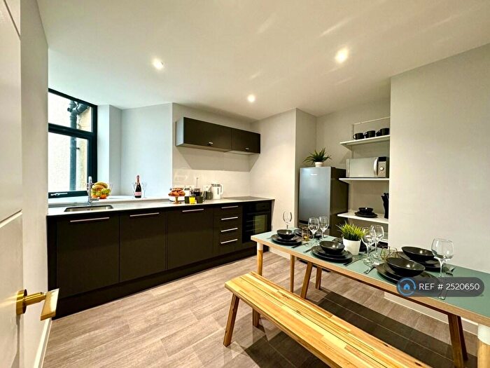 3 Bedroom Flat To Rent In West Mansions, Bournemouth, BH4