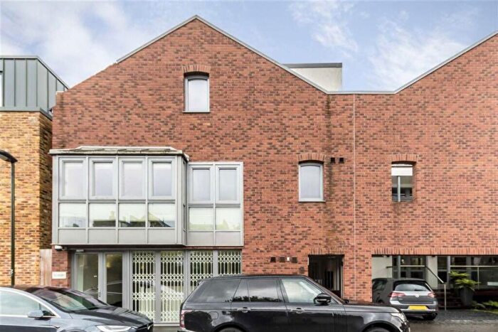 Flat To Rent In Glentham Road, Barnes, SW13