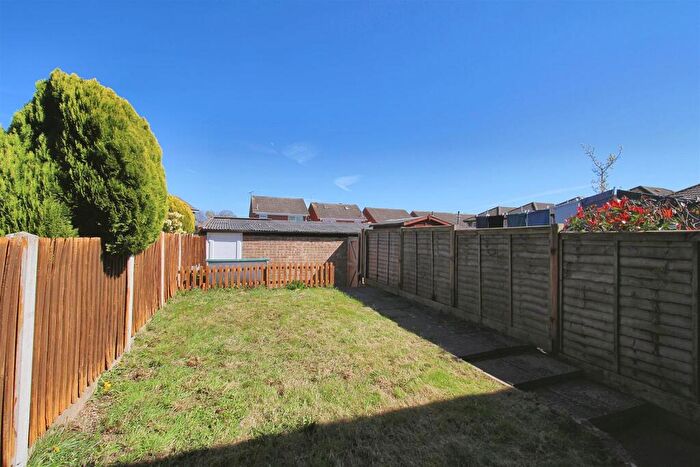3 Bedroom Terraced House For Sale In Ecton Walk, Norwich, NR6