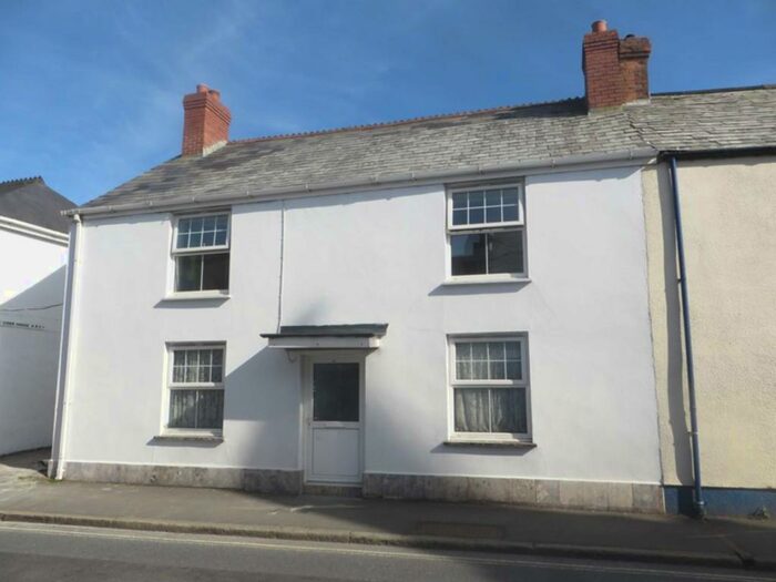 2 Bedroom Flat To Rent In Holsworthy, Devon, EX22