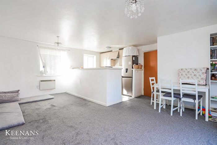 2 Bedroom Flat For Sale In Queens Road, Manchester, M40
