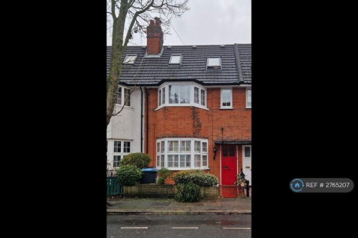 4 Bedroom Terraced House To Rent In Queens Avenue, London, N21