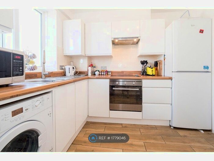 4 Bedroom Flat To Rent In Bennett Court, London, N7
