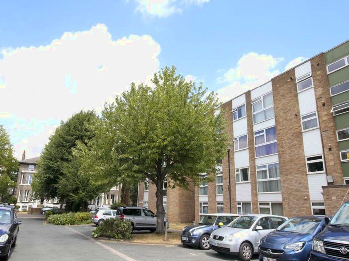 2 Bedroom Flat To Rent In St. Johns Park, London, SE3