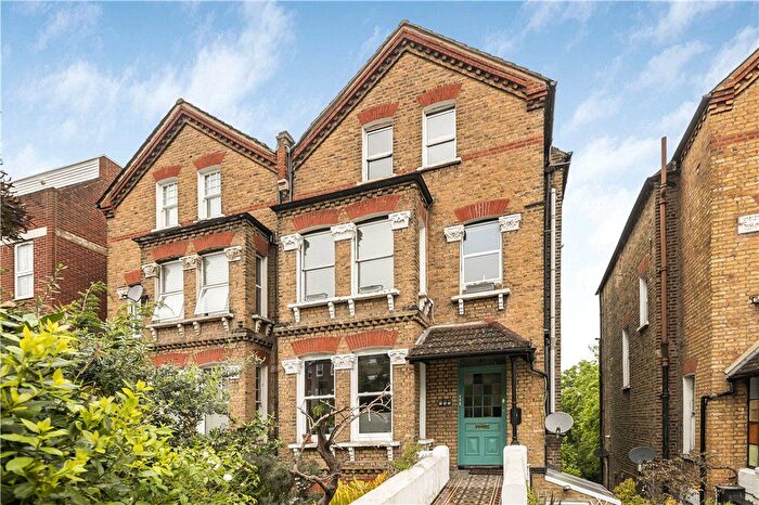 2 Bedroom Flat To Rent In Knollys Road, London, SW16