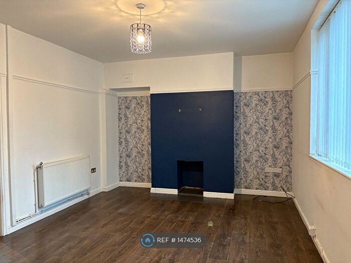 3 Bedroom Semi-Detached House To Rent In Port Causeway, Wirral, CH62