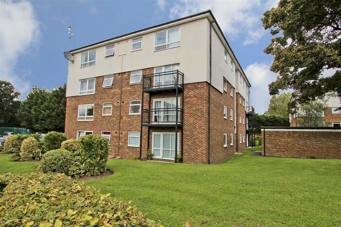 2 Bedroom Flat To Rent In Tedder Close, Uxbridge, UB10