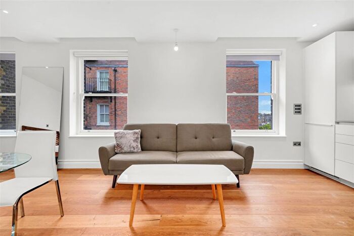 Studio To Rent In Kensington High Street, London, W8