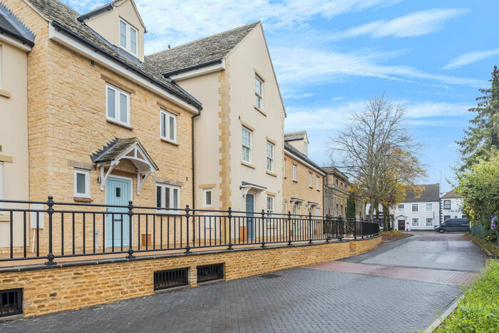 2 Bedroom Apartment To Rent In Wyatt Mews, Witney, OX28