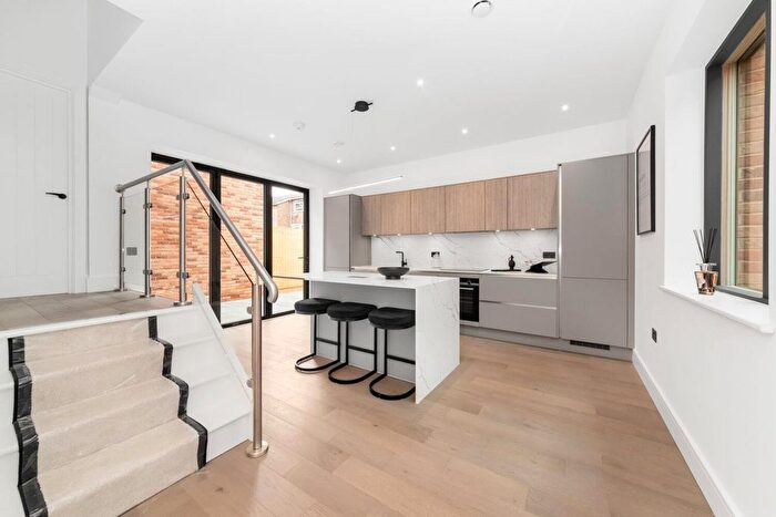 3 Bedroom Property For Sale In Hermitage Place, SE19