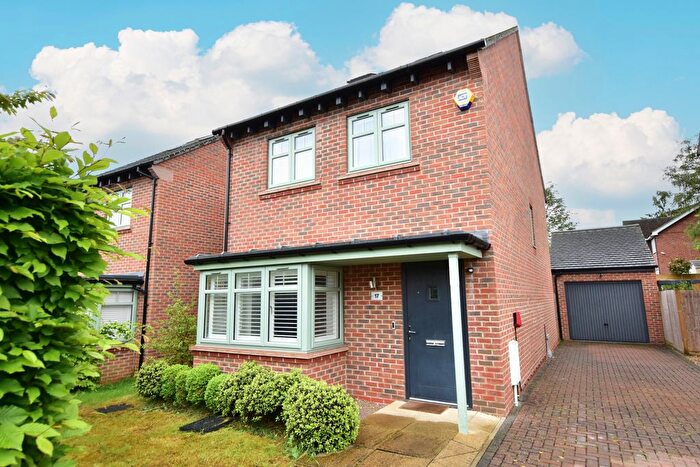4 Bedroom Detached House For Sale In Fullers Avenue, Watford, WD25