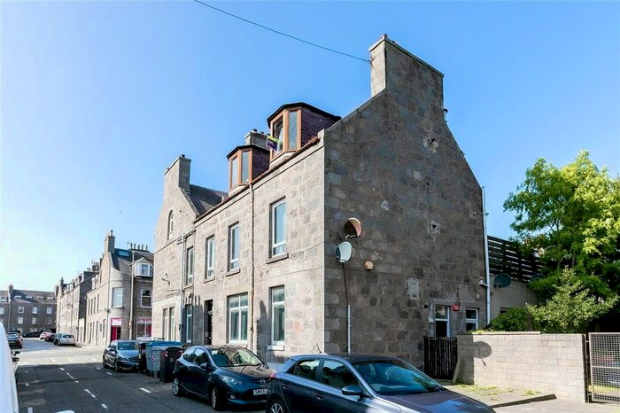 2 Bedroom Flat To Rent In B Kintore Place, Aberdeen, AB25