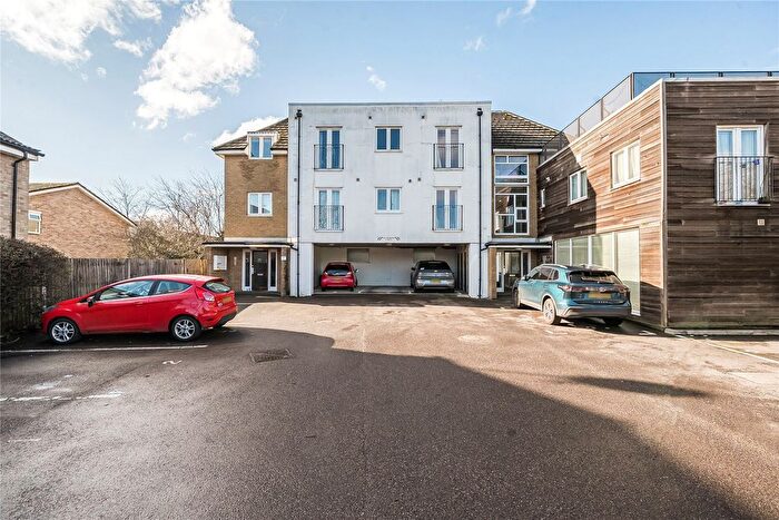 2 Bedroom Flat For Sale In Surbiton, KT5