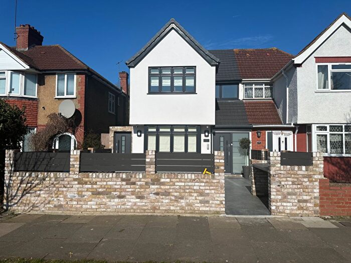 3 Bedroom Maisonette To Rent In Whitton Avenue West, Greenford, UB6