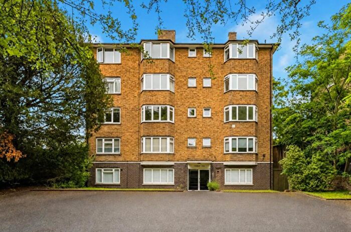 2 Bedroom Flat For Sale In St Johns Park, Blackheath, SE3