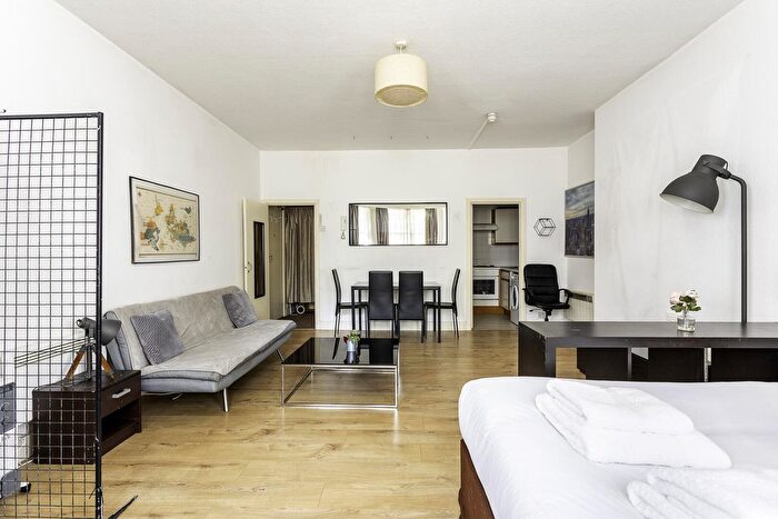 Studio To Rent In Pembridge Square, Notting Hill, W2