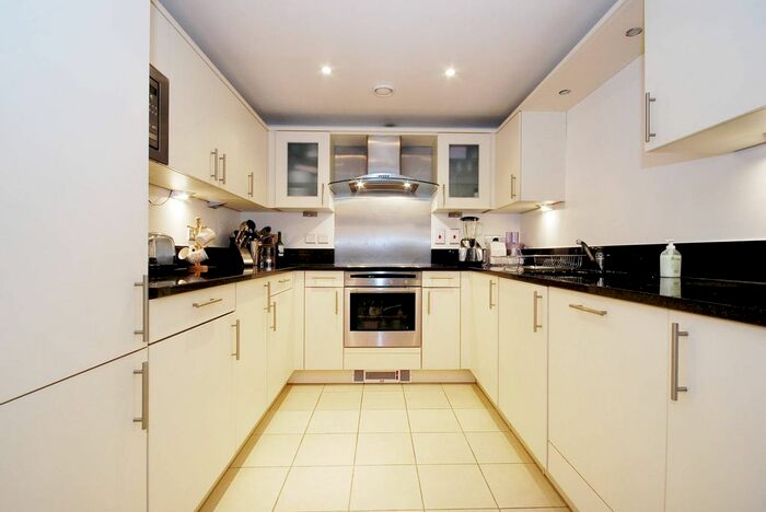 2 Bedroom Flat To Rent In Vauxhall Bridge Road, Pimlico, London, SW1V