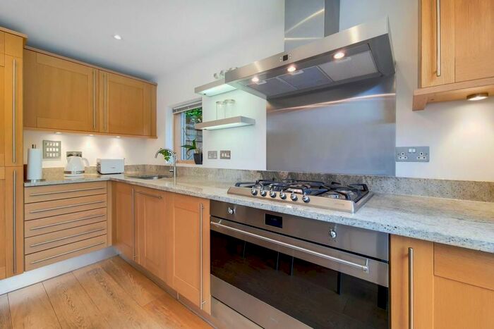 3 Bedroom End Of Terrace House To Rent In Aubrey Road, Hornsey, London, N8