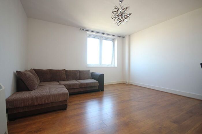 1 Bedroom Flat To Rent In Skyline Plaza Building, Commercial Road, London, E1