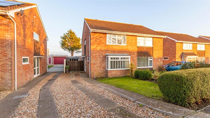 3 Bedroom Semi-Detached House To Rent In Glenthorne Close, Stubbington, PO14