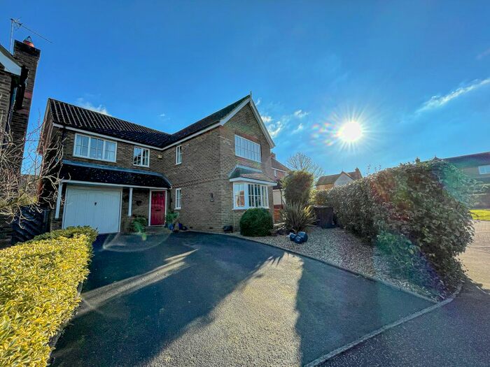 4 Bedroom Detached House For Sale In Hayman's Way, Papworth Everard, Cambridge, CB23