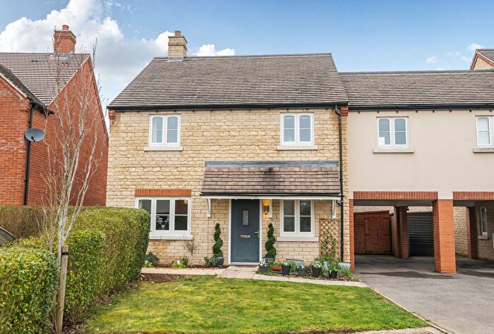 4 Bedroom Link Detached House For Sale In Freeland Gate, Freeland, Witney, Oxfordshire, OX29
