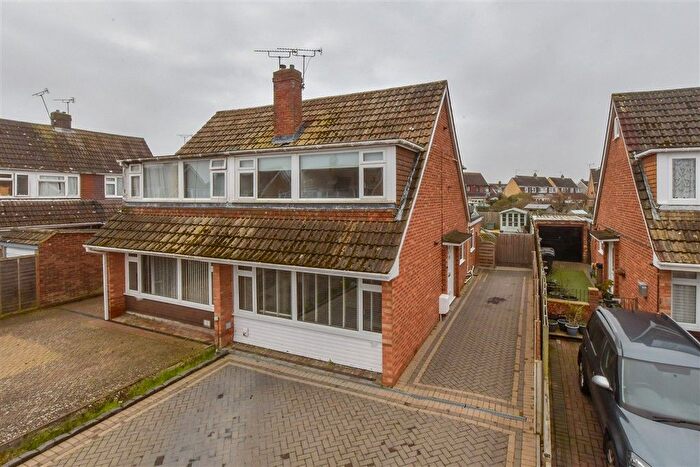 3 Bedroom Semi-Detached House For Sale In Weavers Way, Ashford, Kent, TN23