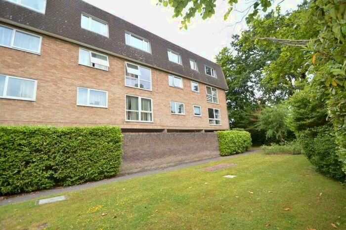 2 Bedroom Apartment To Rent In Addlestone, KT15