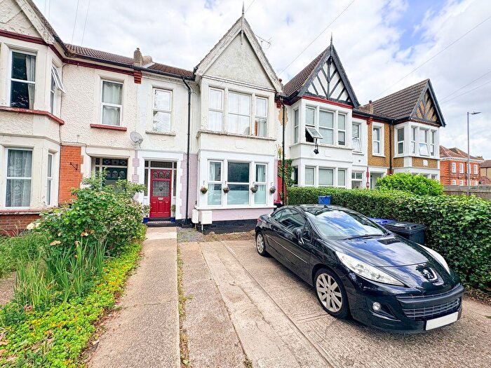 2 Bedroom Flat For Sale In Finchley Road, Westcliff-On-Sea, SS0
