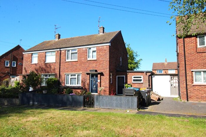 2 Bedroom End Of Terrace House To Rent In Sussex Road, Kettering, Northamptonshire, NN15
