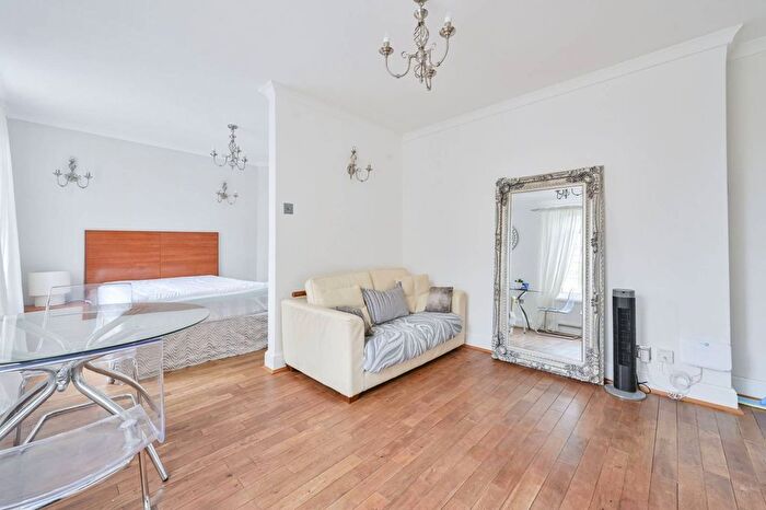 Studio To Rent In Harrowby Street, Marylebone, London, W1H