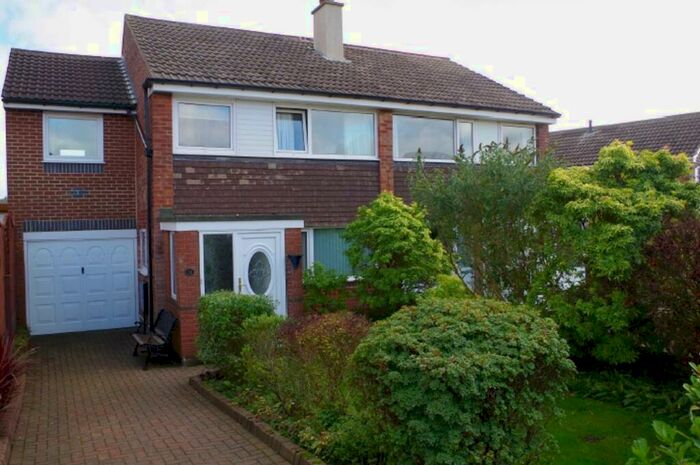 4 Bedroom Semi-Detached House To Rent In High Lane, Halifax, HX2